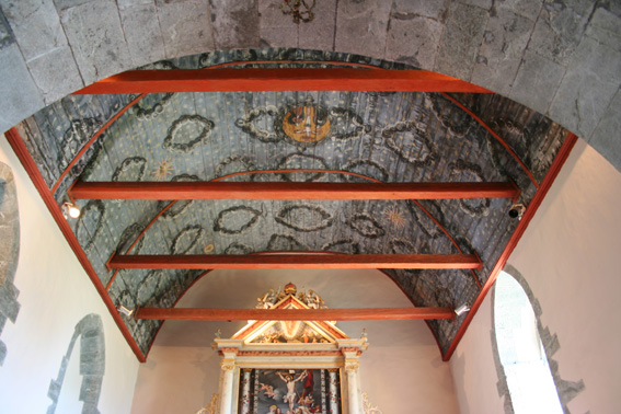 Fil:Kvinnherad kyrkje Himling o.kor.jpg