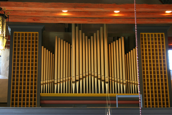 Fil:Kvinnherad kyrkje Orgel 2.jpg