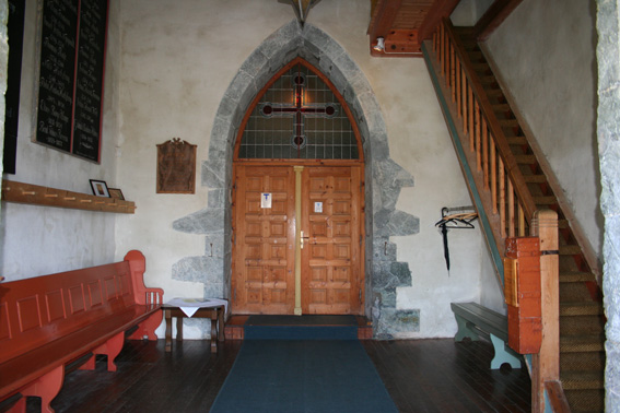 Fil:Kvinnherad kyrkje Våpenhus.jpg