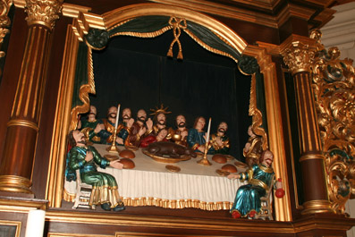 Fil:Løken kirke Detalj i alterbildet.jpg