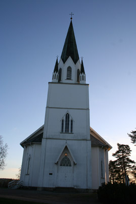 Fil:Løken kirke Fasade 1.jpg