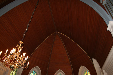 Fil:Løken kirke Himling over kor.jpg