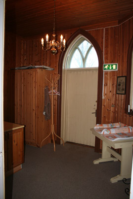 Fil:Løken kirke Sakristi 2.jpg