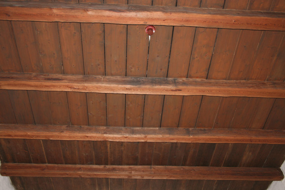 Fil:Lørenskog kirke Himlinger over kor.jpg