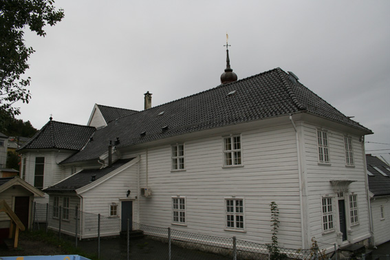 Fil:Laksevåg kirke Fasade 6.jpg