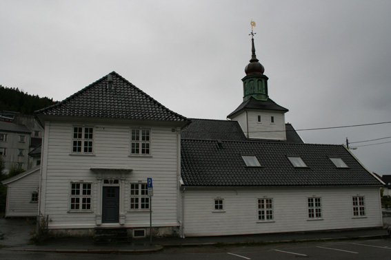 Fil:Laksevåg kirke Fasade 7.jpg
