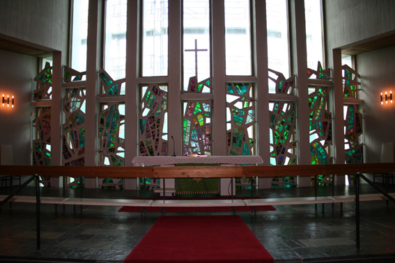 Fil:Landås kirke Alterparti.jpg