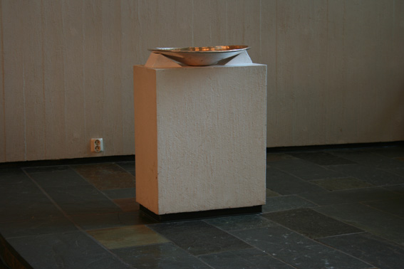 Fil:Landås kirke Døpefont 1.jpg