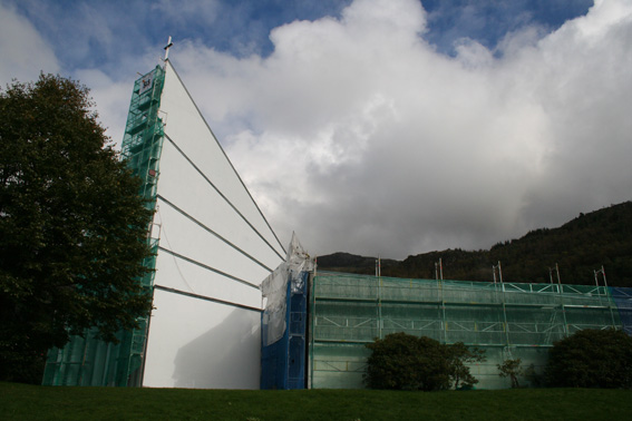 Fil:Landås kirke Fasade 4.jpg