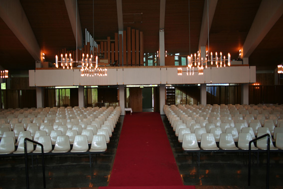 Fil:Landås kirke Kirkerom bakre.jpg