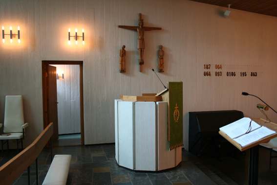 Fil:Landås kirke Prekestol 1.jpg