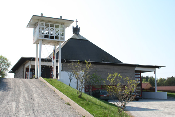 Fil:Landro kyrkje, Vesthordland Fasade 2.jpg