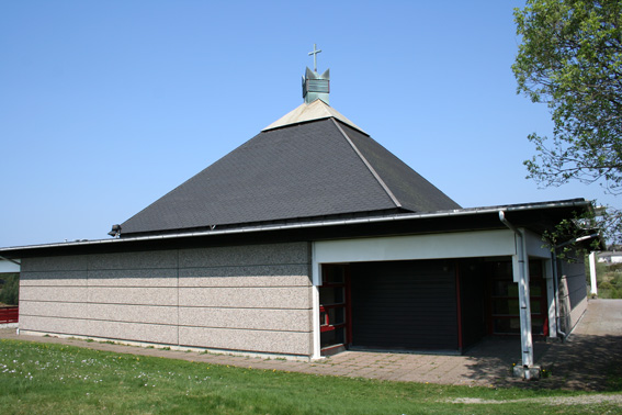 Fil:Landro kyrkje, Vesthordland Fasade 3.jpg