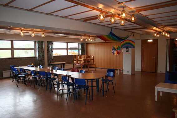 Fil:Landro kyrkje, Vesthordland Menighetssal.jpg