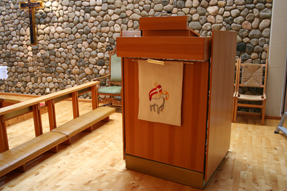 Fil:Landro kyrkje, Vesthordland Prekestol 1.jpg