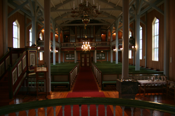 Fil:Lindås kyrkje Kirkerom bakre.jpg