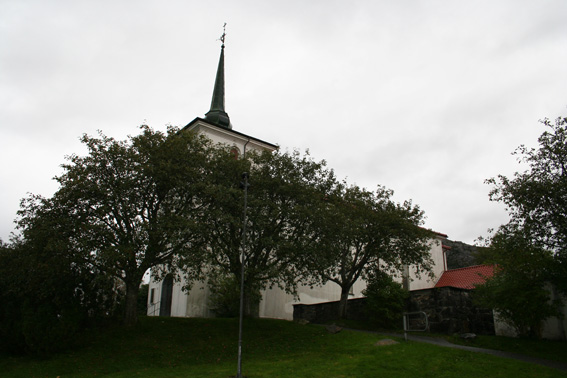 Fil:Loddefjord kirke Fasade 4.jpg