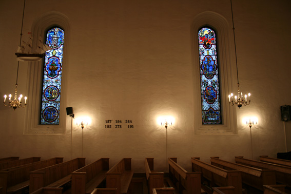 Fil:Loddefjord kirke Kirkerom 2.jpg