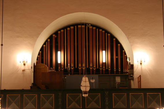 Fil:Loddefjord kirke Orgel 2.jpg