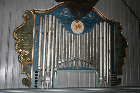 Fil:Lunder kirke, Ringerike Gamle orgelpiper.jpg