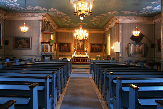 Fil:Lunder kirke, Ringerike Kirkerommet fremre.jpg