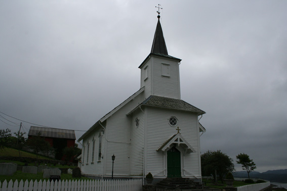 Fil:Lygra kyrkje Fasade 1.jpg