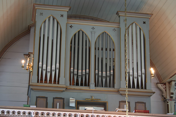 Fil:Lygra kyrkje Orgel 2.jpg