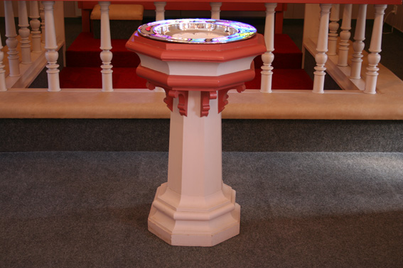 Fil:Lykling kyrkje Døpefont 1.jpg