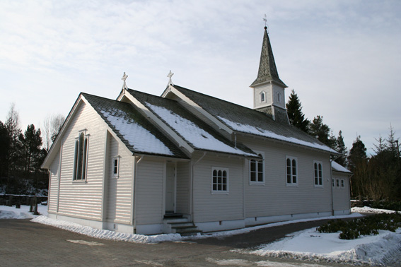 Fil:Lykling kyrkje Fasade 1.jpg