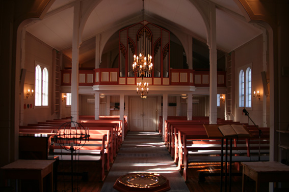 Fil:Lykling kyrkje Kirkerom bakre.jpg