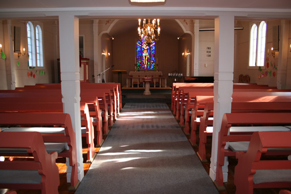 Fil:Lykling kyrkje Kirkerom fremre.jpg