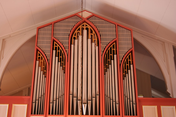 Fil:Lykling kyrkje Orgel 2.jpg