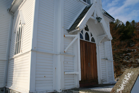 Fil:Møkster kirke, Stolmen Hovedinngang.jpg