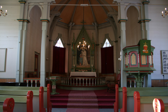 Fil:Møkster kirke, Stolmen Koråpning.jpg