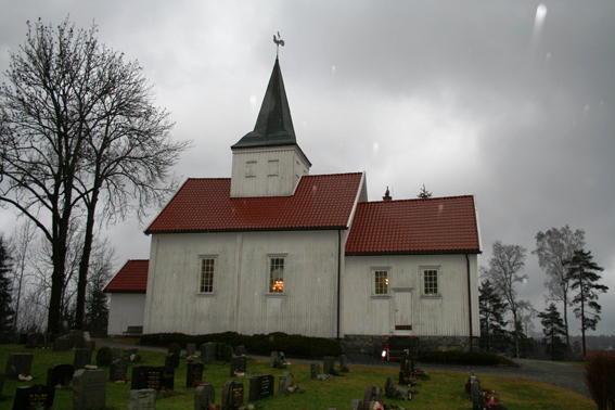 Fil:Mari kirke Fasade 2.jpg