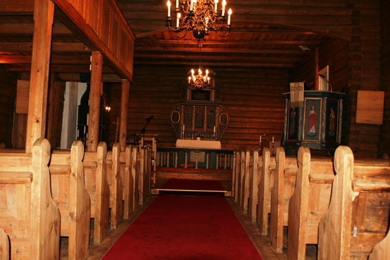 Fil:Mari kirke Kirkerommet fremre.jpg