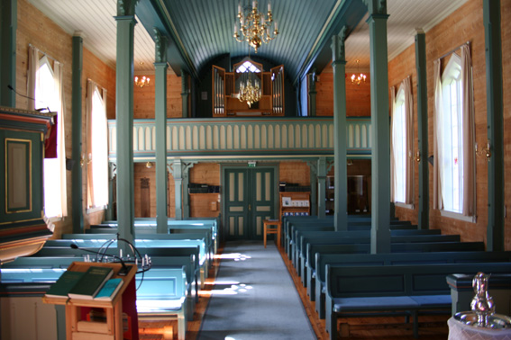 Fil:Mo kyrkje, Modalen Kirkerom bakre.jpg