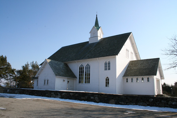 Fil:Moster kyrkje Fasade 3.jpg