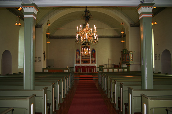 Fil:Myking kyrkje Kirkerom fremre.jpg