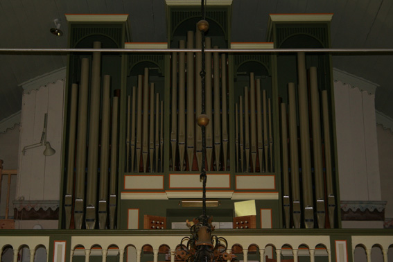 Fil:Myking kyrkje Orgel 2.jpg