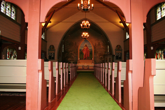 Fil:Mysen kirke Kirkerommet fremre.jpg