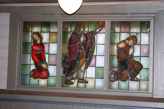 Fil:Mysen kirke Vindu 1.jpg