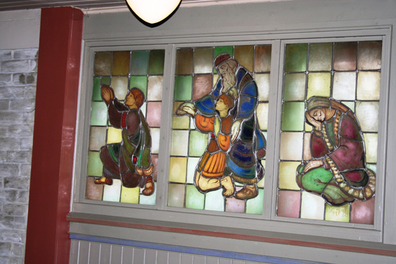 Fil:Mysen kirke Vindu 4.jpg