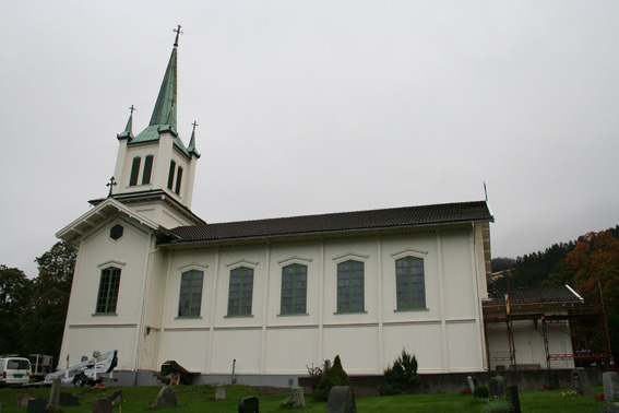 Fil:Nedre eiker kirke Fasade 2.jpg