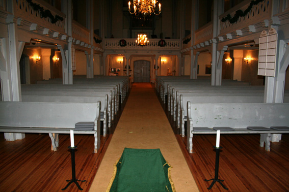 Fil:Nes kirke, Nes Bakover i k irken fra kor.jpg