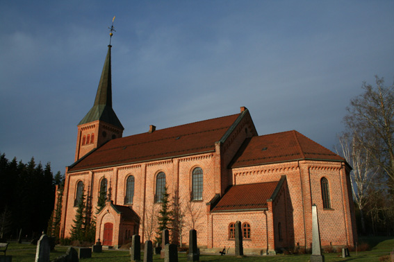 Fil:Nes kirke, Nes Fasade bilde 2.jpg