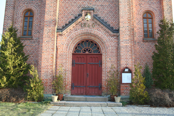 Fil:Nes kirke, Nes Hovedinngang.jpg