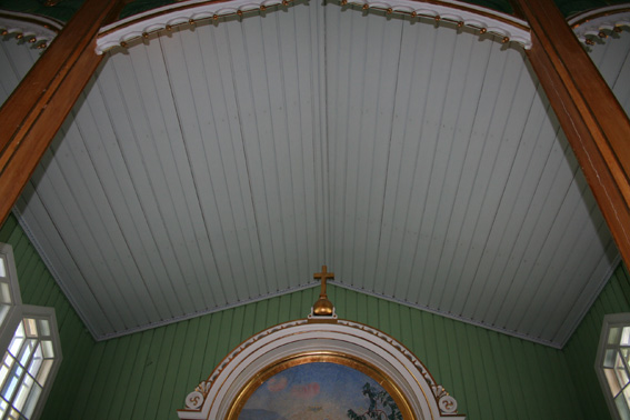 Fil:Nes kirke, Ringerike Himlinger over kor.jpg