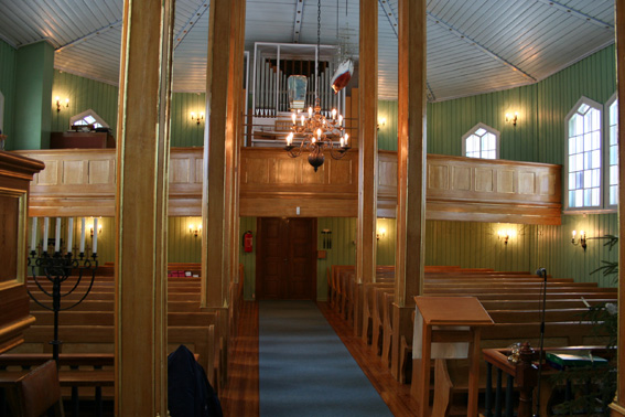 Fil:Nes kirke, Ringerike Kirkerommet bakre.jpg