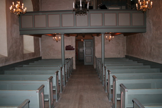 Fil:Nesodden kirke Kirkerommet sett fra kor.jpg